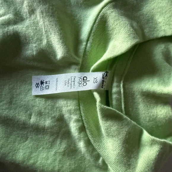 ALO Yoga Light Green Crop tee - Picture 2 of 5